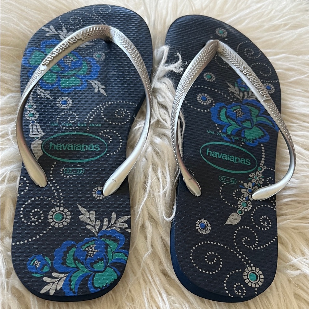 Havaianas Women's Sandals - Navy and Silver with Floral Design